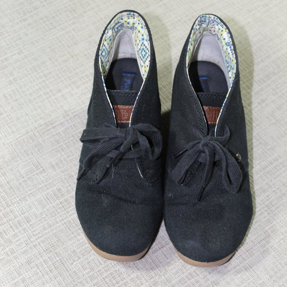 Mad Love Size 9 Canvas Lift Ankle Booties